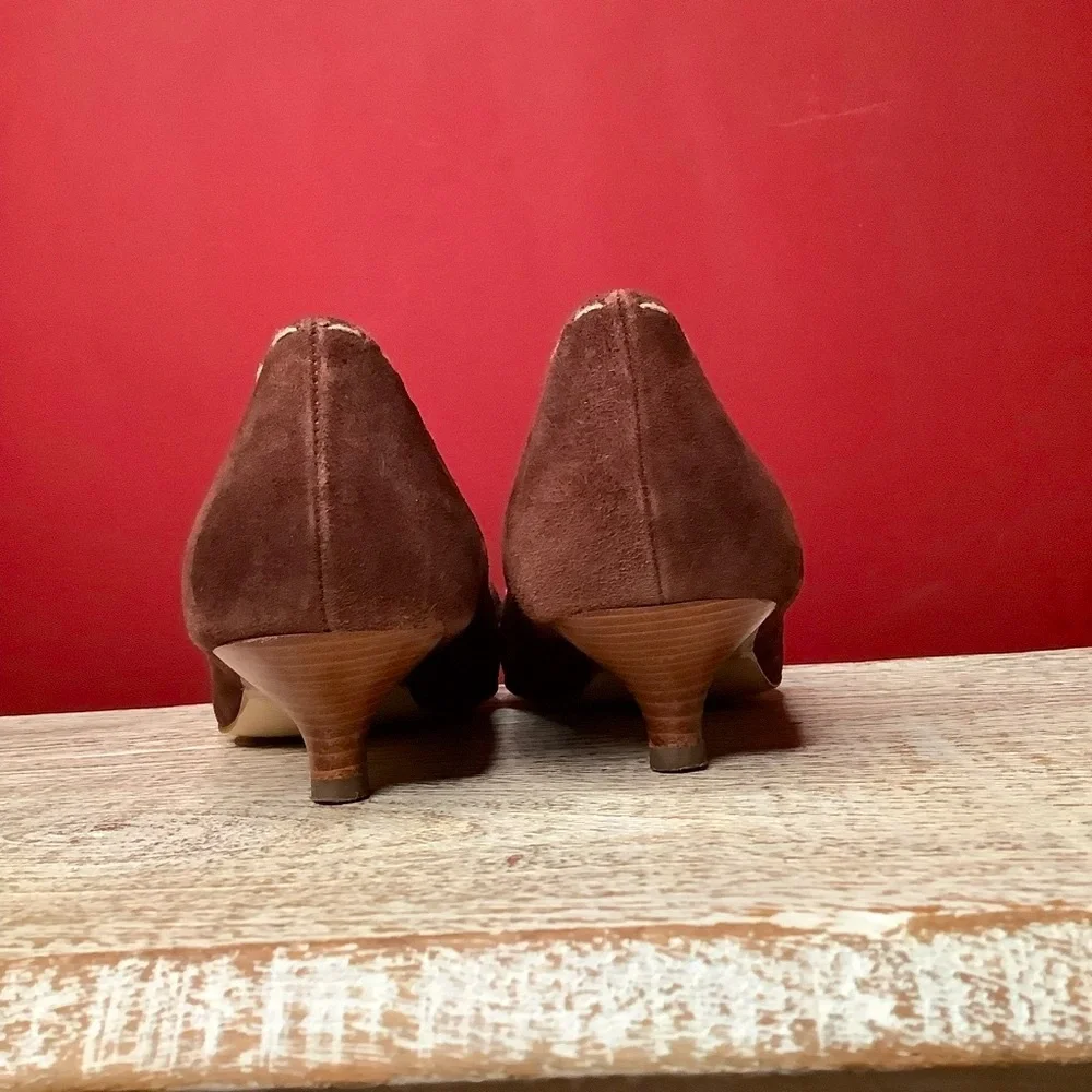AK Anne Klein Flex Kitten Heels Brown Suede, Bows & Contrasting Cream Stitch - Picture 9 of 16